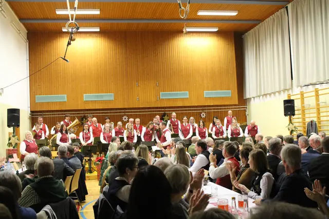 Der Saal war bis zum letzten Platz gefüllt. | Foto: Patrick Marcher