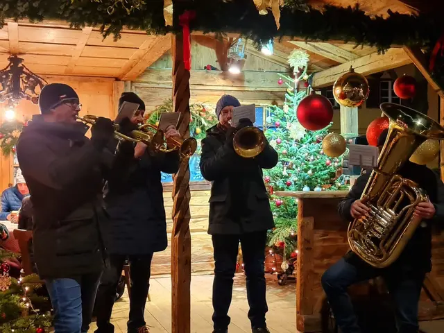 Der Christkindlmarkt in der Koatlackn ist eröffnet. Bis zum 23.12. wird ab 16 Uhr ein buntes vorweihnachtliches Programm geboten. | Foto: Litterbach