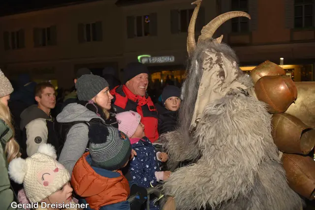 Viele hatten vor den finsteren Gestalten keine Angst.  | Foto: Gerald Dreisiebner