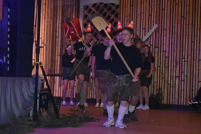 Die Landjugend Villach sorgte für eine akrobatische Mitternachtseinlage.