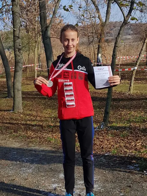 Pauline Steiner, ULC Grein, aus Pabneukirchen. Siolber bei den Crosslauf Staatsmeisterschaften U16 in St. Margarethen im Burgenland.  | Foto: Karl Schaffner