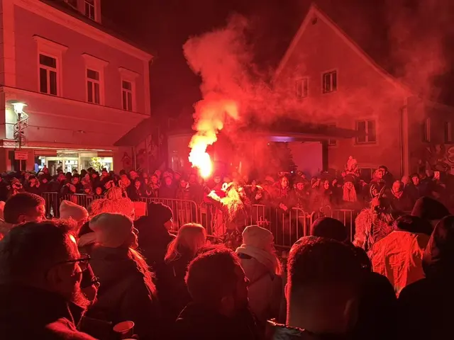 Schaurig-feurig ging es in der Köflacher Innenstadt zu. | Foto: Linhart