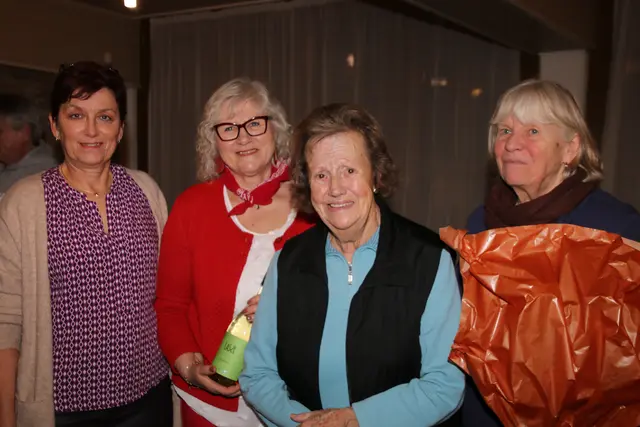 die Damenrunde die leider vorzeitig ausgeschieden sind. v. li. Monika Graf, Brigitte Scheer, Hilde Weiß und Christine Kolarik, sie bekamen Ehrenpreise 