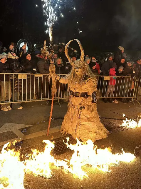 Viel Feuer und viele schaurige Gestalten beim Krampuslauf in Köflach | Foto: Linhart