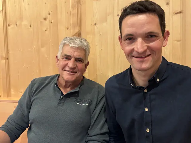 Bruno Kammerlander (links) übergab die Führung der Umhauser Rodelsektion offiziell an seinen Sohn Thomas. | Foto: Team Grantau
