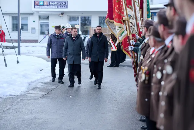 Das Abschreiten der Front gehört zu einem solchen Anlass dazu.  | Foto: Manuel Würtenberger