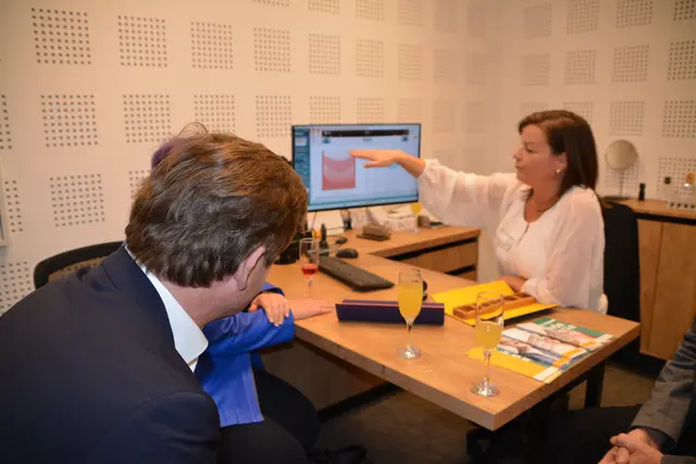 Nicht nur konnten gleich vor Ort interessante Erkenntnisse zum Hören gewonnen werden, auch ein Hörtest war direkt möglich. | Foto: Rosenberger Victoria