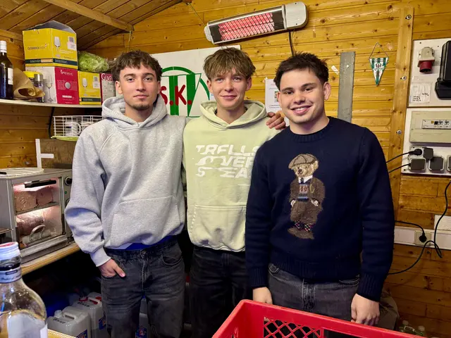 Die Fussballer des SK Eggenburg zeigten, dass sie nicht nur am Feld, sondern auch in der Punsch-Hütte eine gute Figur machen. | Foto: Markus Kahrer / Redaktionsleitung