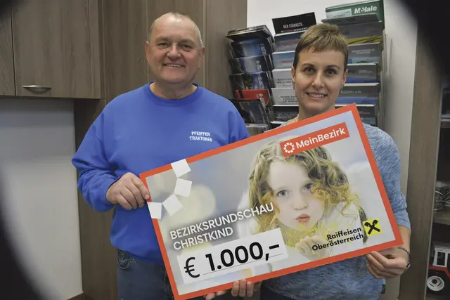 Christian und Sabine Pfeiffer aus Neustift mit symbolischem Scheck. | Foto: MeinBezirk/Erwin Pramhofer