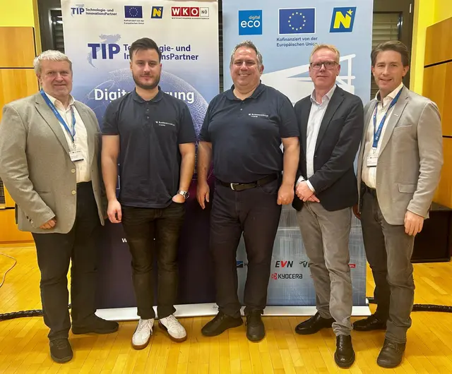 Gerhard Gschwandtner (TIP), Matteo Schnell, Martin Merka (beide BMI), Christoph Jarisch (Haus der Digitalisierung), Philipp Teufl (Leiter Bezirksstelle WK Gänserndorf) | Foto: Foros CR ecoplus Digital