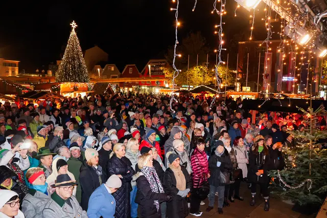 Die Eröffnung der Brucker Waldweihnacht war sehr gut besucht. | Foto: Stadt Bruck/Vassilev