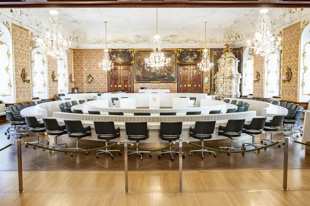 Die Ruhe vor dem Sturm: Die steirische Landesregierung muss sich am Dienstag im Landtag erneut den kritischen Fragen der Opposition stellen.  | Foto: Foto Jörgler