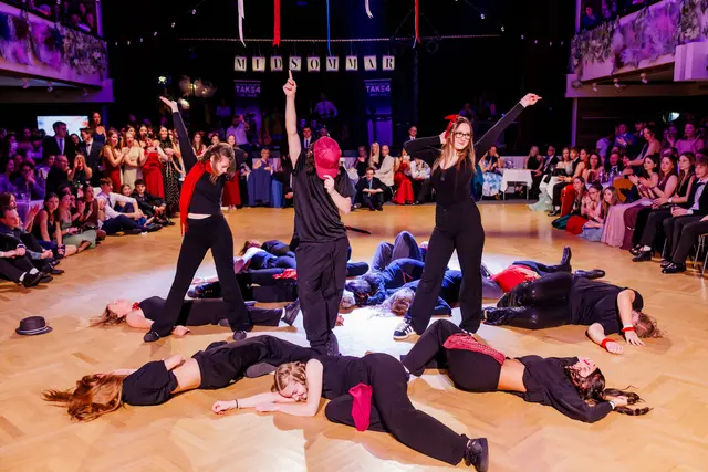 Mitternacht in Schweden! Die fulminante Einlage sorgte für unzählige bleibende "Midsommar"-Bilder und rockte den Ballsaal. | Foto: Peter Buchgraber