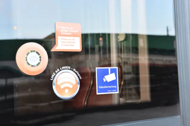 Im März wurden zwei junge Frauen von einem Unbekannten in einer Straßenbahn durch einen Faustschlag schwer verletzt. Jetzt wird gegen einen Verdächtigen ermittelt. | Foto: Linz AG