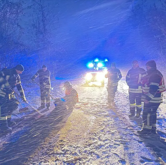Der erste Schnee bescherte den Feuerwehren der Babenbergerstadt ein einsatzreiches Wochenende. | Foto: FF Kritzendorf