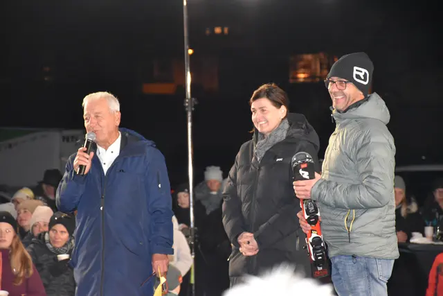 Helumt, Alexandra und Andreas Stock hatten Grudn zur Freude.  | Foto: Haun