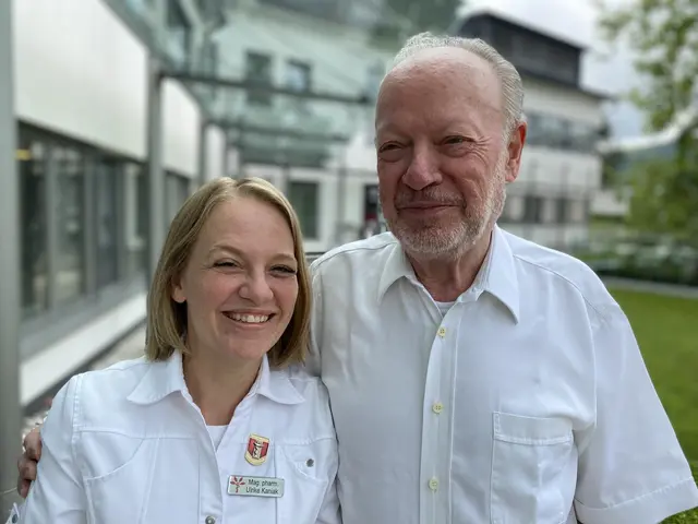 Erich Kaniak hat die See-Apotheke dieses Jahr an seine Tochter Ulrike Kaniak übergeben. | Foto: Foocus.at