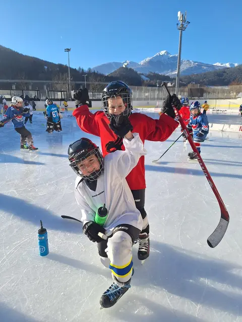 Unsere U7 Talente Neeltje und Lorenz beim Learn-to-Play Turnier in Innsbruck | Foto: EC Ehrwald