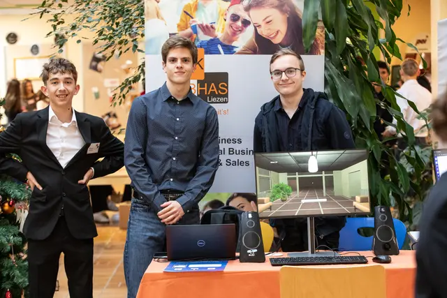 Über 220 Jugendliche nutzten die Gelegenheit, sich über die Ausbildungsangebote und modernen Lernumgebungen zu informieren. | Foto: Klaus Zettler