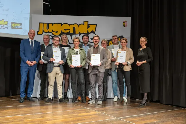 Zehn Gemeinden aus dem Bezirk Rohrbach erhielten die Auszeichnung „Junge Gemeinde“. | Foto: Land OÖ