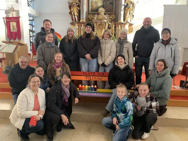 Fast zwei Jahre haben sich die Jugendlichen mit dem Thema "Toleranz und Vielfalt" auseinandergesetzt.  | Foto: Kaineder