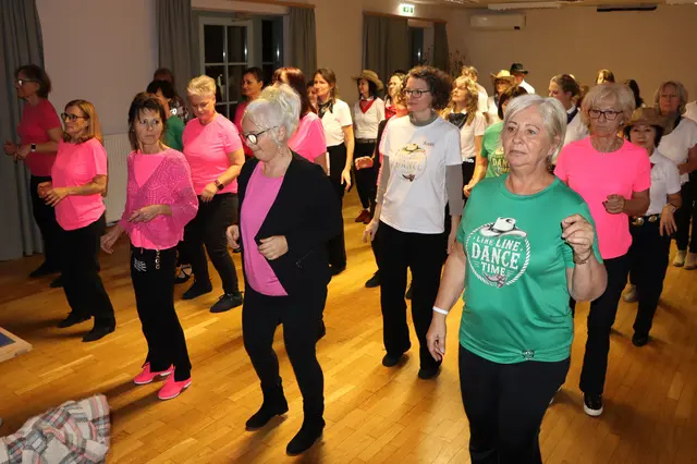 Beide Gruppen bringen sich in eine Formation ein | Foto: Gerhard Langmann