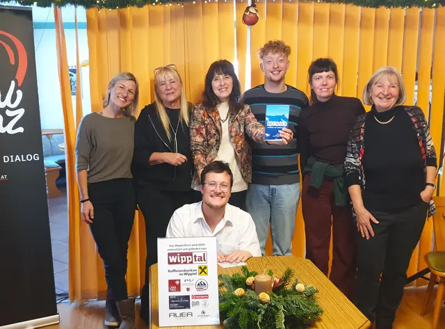 Sechs Autorinnen und Autoren und ein Gitarrist sorgten für vielfältige Unterhaltung! | Foto: Kulturrebellen Productions