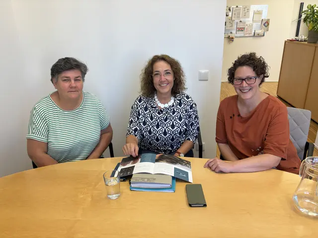 Birgit Ponier-Baum (Bereichsleiterin Lehrwerkstätten), Jeannette Stadt (Direktorin Sozialpädagogisches Betreuungszentrum), Katharina Fuchsberger (Sozialpädagogische Leitung) | Foto: Alexandra Goll