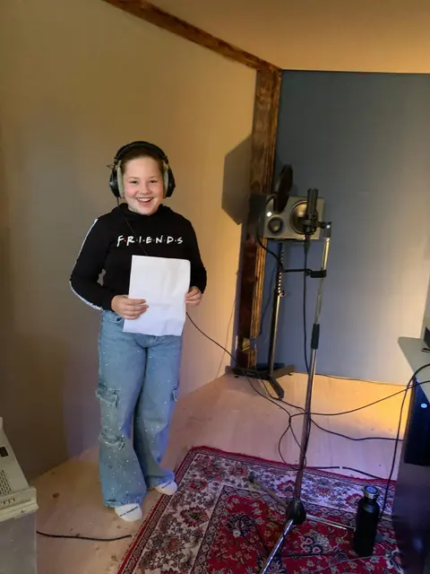 Die Aufnahmen wurden in Aldrans gemacht. Die Kinder sangen den Rap selbst.  | Foto: Karina Gstaltmeyr