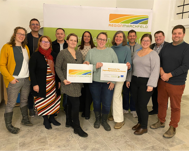 2. Reihe: Markus Weindl (LEADER Region Marchfeld), Alexander Seidl (Markgrafneusiedl), Franziska Schatzdorfer (Weiden/March), 
Alexander Kadnar (Marchegg), Andreas Hruschka (Engelhartstetten), 1. Reihe: Christiane Aschauer (Jugend:info NÖ), Alexandra Naxera 
(Glinzendorf), Simone Haidvogl (Untersiebenbrunn), Sabrina Sackl-Bressler (Orth/Donau), Andrea Schlederer (Deutsch-Wagram), Marlene 
Nagl (LEADER Region Marchfeld), Matthias Wunderl (Eckartsau) | Foto: Region Marchfeld