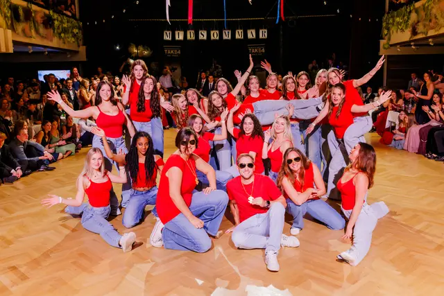 Die Schülerinnen und Schüler präsentierten eine energiegeladene Show, die das Midsommar-Thema perfekt einfing. | Foto: Peter Buchgraber
