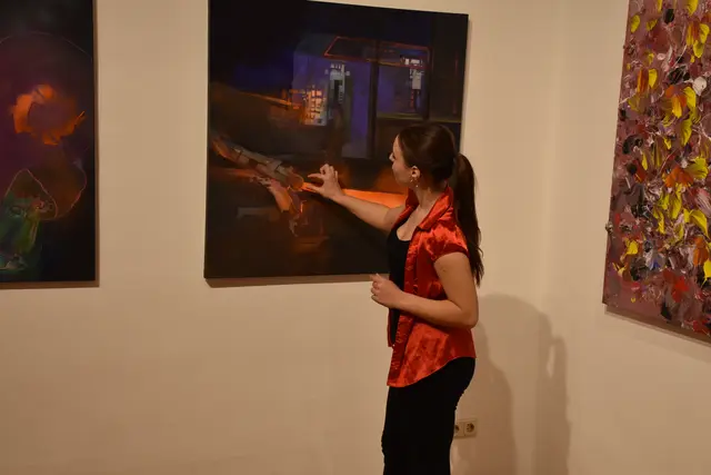 Was diese Schülerin in diesem Bild sieht, erklärte sie den Gästen. | Foto: Alexandra Goll