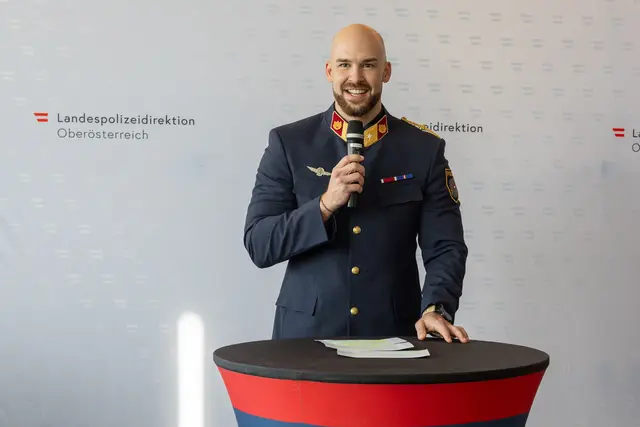 Clemens Flixeder, am Bild bei seiner Ansprache im Zuge der Angelobung als Bezirkspolizeikommandant. Nun übernimmt er eine neue Aufgabe. | Foto: LPD OÖ/Dietrich