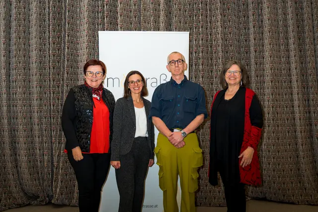 Obfrau-LEADER Regions Tourismusverband Moststraße Michaela Hinterholzer, Kaufmännische Direktorin LK Mauer Regina Bauer, Gunkl – Günther Paal und Obfrau Verein Denk´mal Sonja Kirchweger | Foto: Moststraße/ Cleanhill Studios