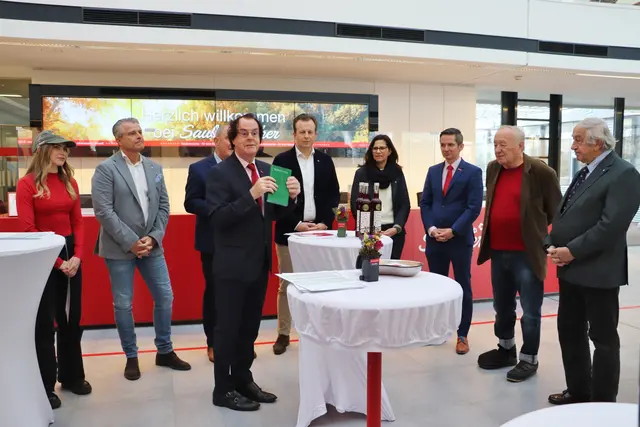 Saubermachergründer Hans Roth: "Ich komme aus Gnas und war selber Rot Kreuz-Fahrer und Blutspender".  | Foto: Edith Ertl