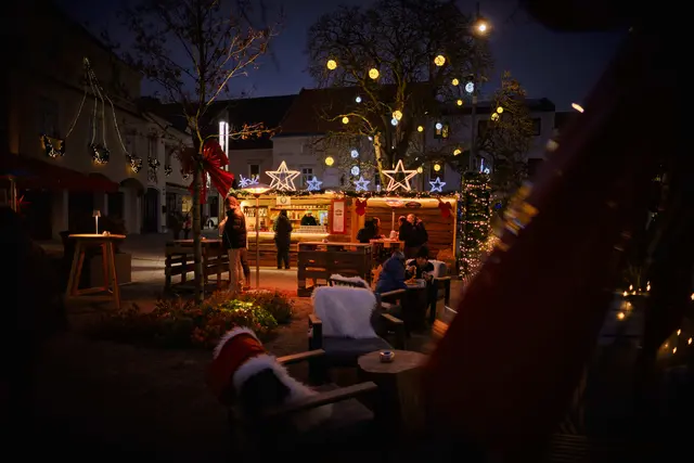 Besonders schön dekoriert ist der „La Strada Adventgarten" wo Vereine und Institutionen Glühwein für den guten Zweck ausschenken. | Foto: Stadtgemeinde Herzogenburg