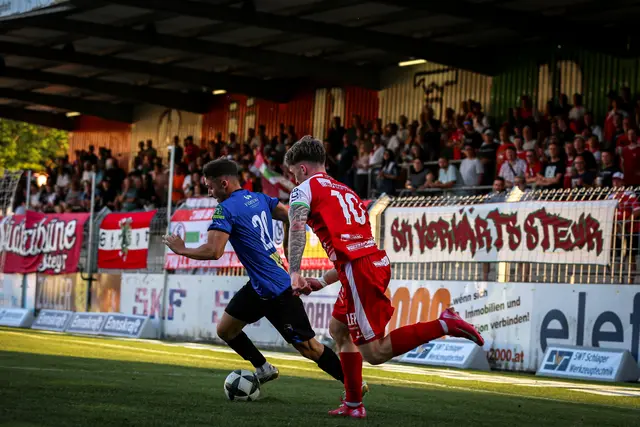 Lukas Denk (l.) im Match gegen Vorwärts Steyr | Foto: Vanessa Metzinger
