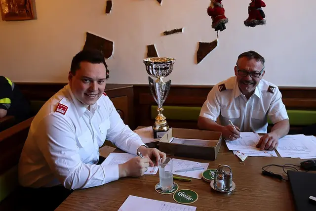 Unter der bewährten Organisation von Silvio Pongratz (l.) und seinem Team wurde das Turnier reibungslos abgewickelt.  | Foto: BFV Leoben/Hubert Demmerer