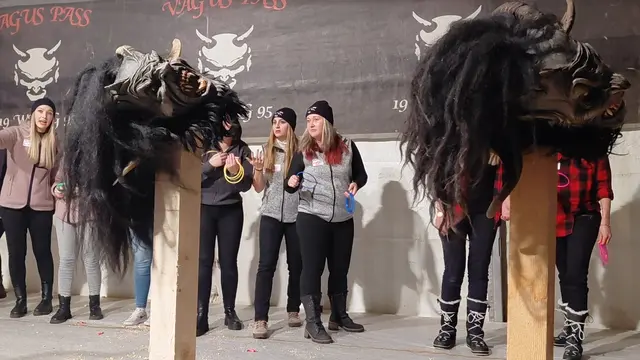 Beim dritten Bewerb war Geschick beim Ringerlwerfen gefragt.