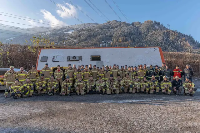 Zahlreiche Einsatzkräfte übten in der Zillertal Arena den Ernstfall.  | Foto: Kammerlander