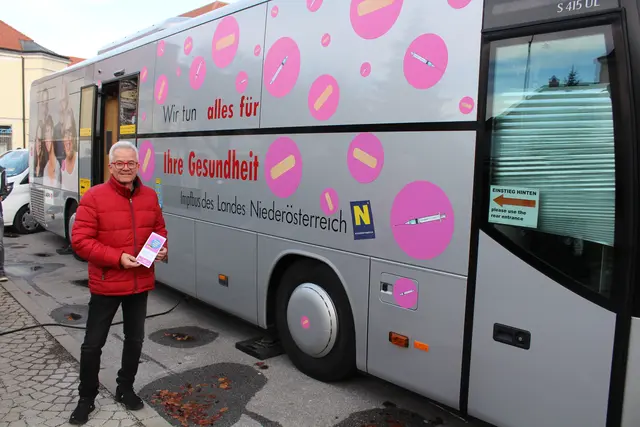 Bürgermeister Gerhard Weil: "Der Impfbus ermöglicht es, ohne großen Aufwand Schutzimpfungen nachzuholen oder aufzufrischen – direkt vor unserer Haustür.“ | Foto: Stadtgemeinde Bruck