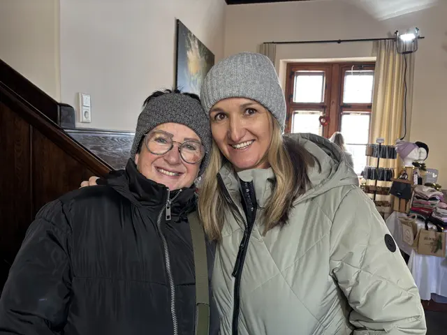 Gitti und Kristina nutzten den Markt, um das Schloss zu besichtigen. | Foto: Voithofer