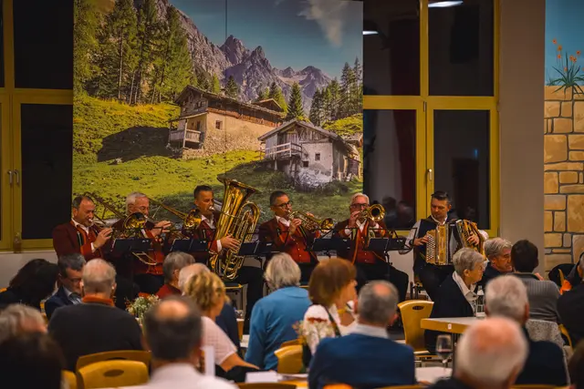 Auch das Matreier Bläserquintett Wohlklang war mit dabei und unterhielt die zahlreichen Gäste im Pfoner Gemeindesaal.  | Foto: Pernsteiner