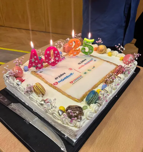 Ein prächtiger Geburtstagskuchen durfte natürlich nicht fehlen, | Foto: Kinderfreunde St. Georgen/Gusen