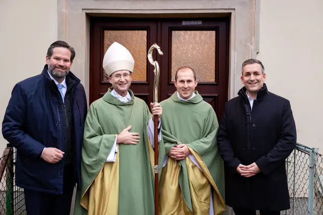 Lukas Mandl, Weihbischof Stephan Turnovszky, Anselm Becker und Bürgermeister Dietmar Ruf. | Foto: Bitschnau