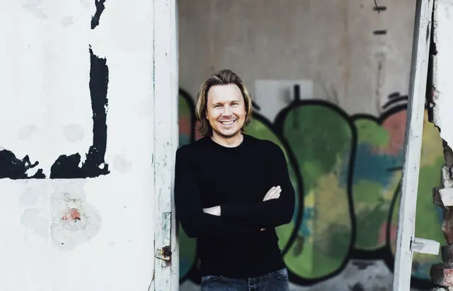 "Ich möchte, dass die Leute glücklicher nach Hause gehen, als sie gekommen sind", sagt Gernot Haas über seinen persönlichen Anspruch an seine Shows.  | Foto: Elena Zaucke