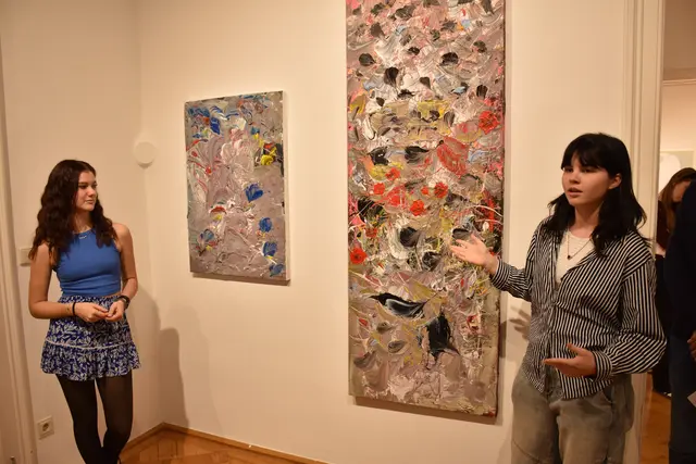 Schön bunt und abstrakt oder sind die roten Stellen Blut? Jeder darf etwas anderes aus Bildern erkennen. | Foto: Alexandra Goll