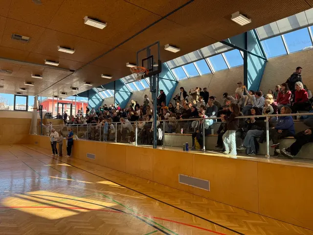 Rund 1.000 Zuschauer kamen zum zweitägigen Hallenturnier mit sechs Altersklassen nach Fulpmes. | Foto: FC Stubai