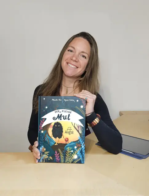 Regina Fröhlich illustrierte das kürzlich erschienene Kinderbuch "Der kleine Mut und die große Angst" von Manuela Kuss. | Foto: RabbitHole