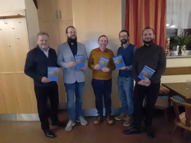 Bürgermeister Eduard, Köck, Ronald Kurt Salzer, Clemens Hopf, Markus Holzweber und Oliver Fries (v.l.) | Foto: Marktgemeinde Thaya